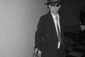 20er Jahre Flüsterkneipe mit Kriminal Walkact