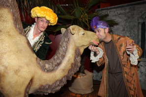 Orient Walkact verbreitet atmoshärische Dichte.