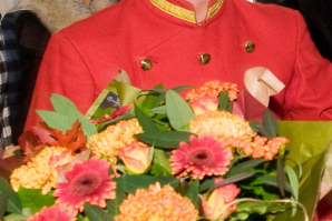 DIE PAGEN - Hochzeitsunterhaltung mit Blumenbukett