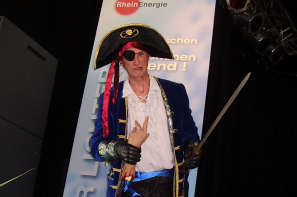 Piraten Walking Act bei den Kölner Lichtern.