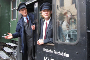 Schaffner Walkact ist der Spaß bei historischen Bahnfahrten