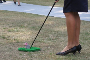Der Golfwalkact von Eventcomedy ist auch etwas für Damen.