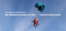 2011 Weihnachtsmann mit EURO-Rettungsschirm - echter Fallschirmsprung