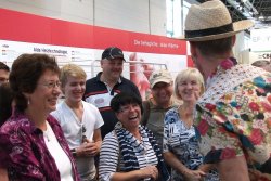 Fair magician BAGATELLO at the Caravan Salon entertains fair visitors
