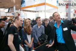 Trade fair entertainment attracts attention.