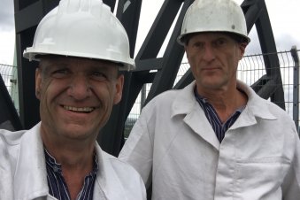 Kumpel Walking Act auf dem Förderturm des Bergbaumuseums Bochum.
